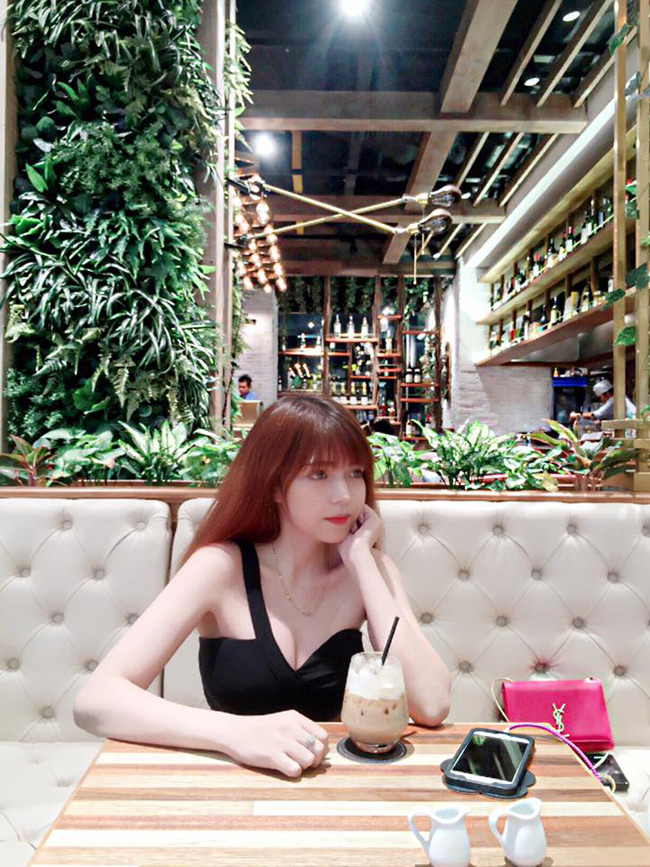 Hai cô chị họ Hồ nóng bỏng chẳng kém cô em út nổi tiếng